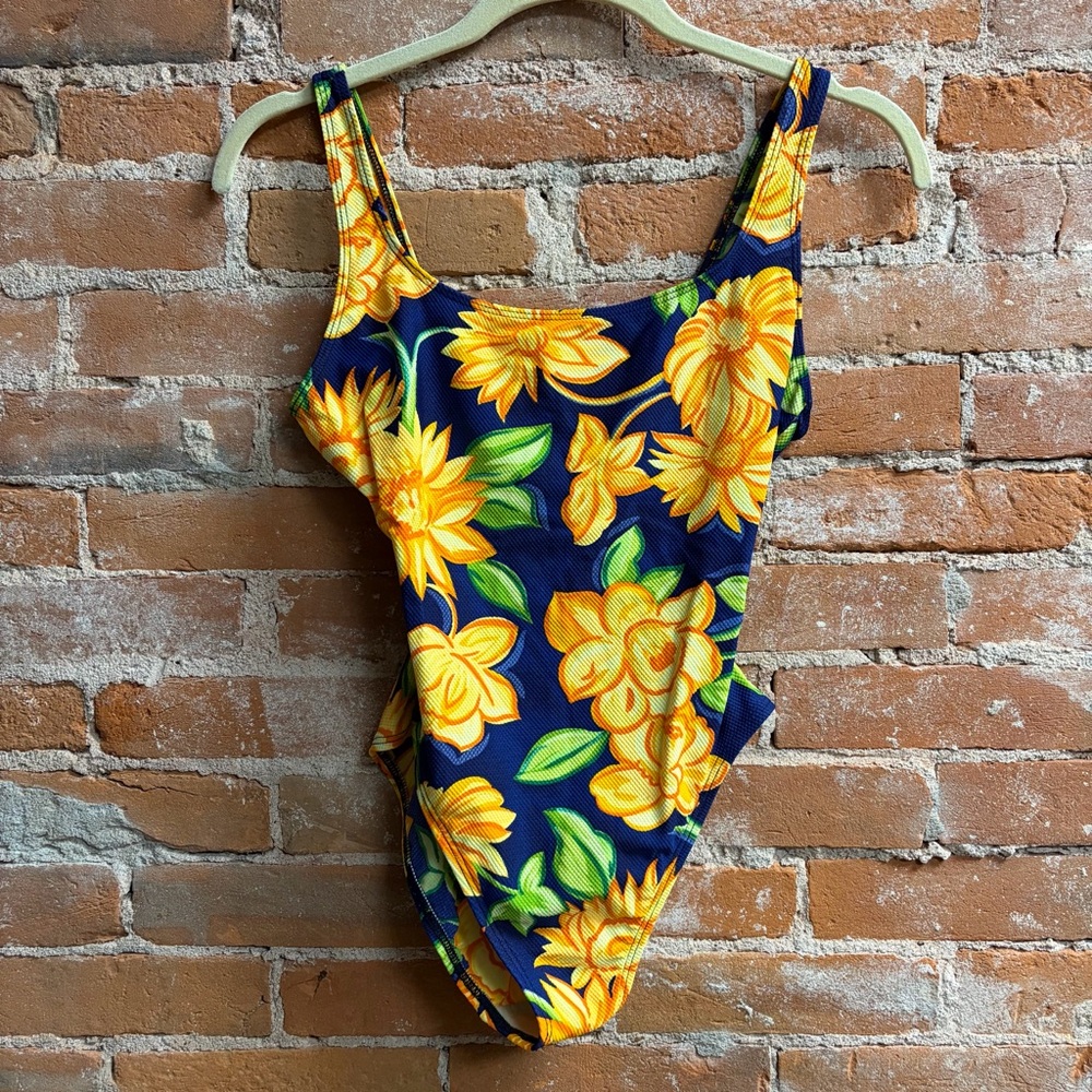 Vintage 80s / 90s Sessa Floral One-Piece Swimsuit Textured Women’s 6 Made in USA